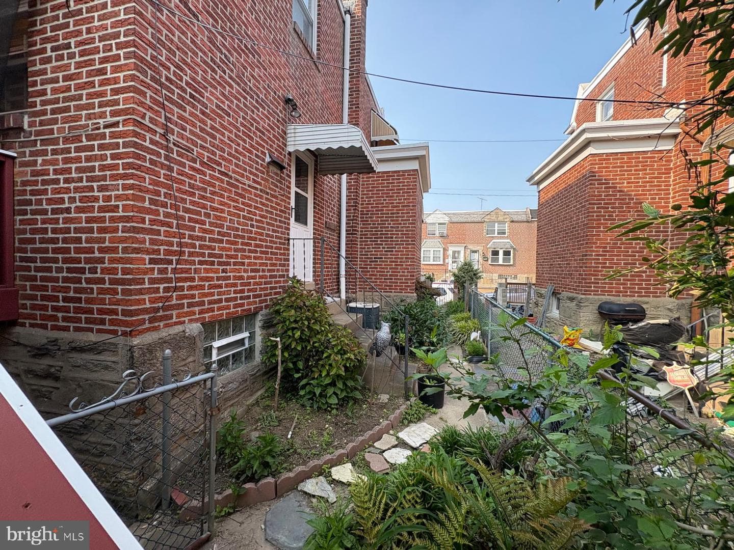 1214 Hale Street photo 4
