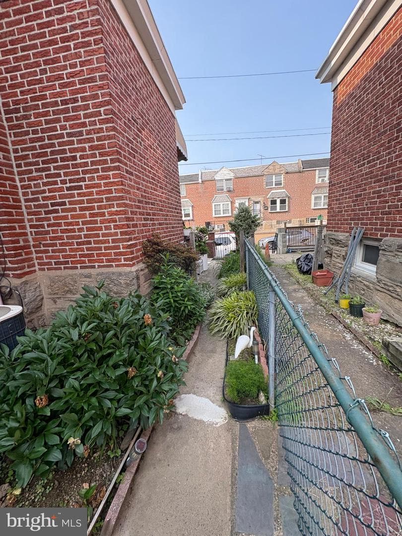 1214 Hale Street photo 5