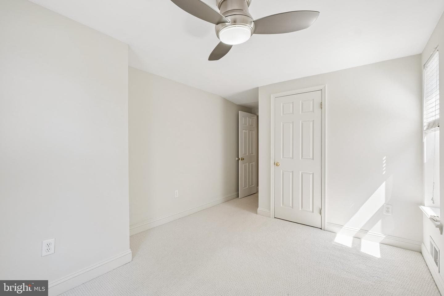 2062 Saint Albans Street photo 29