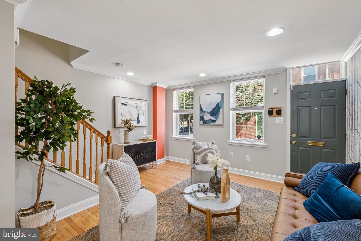 2062 Saint Albans Street photo 3