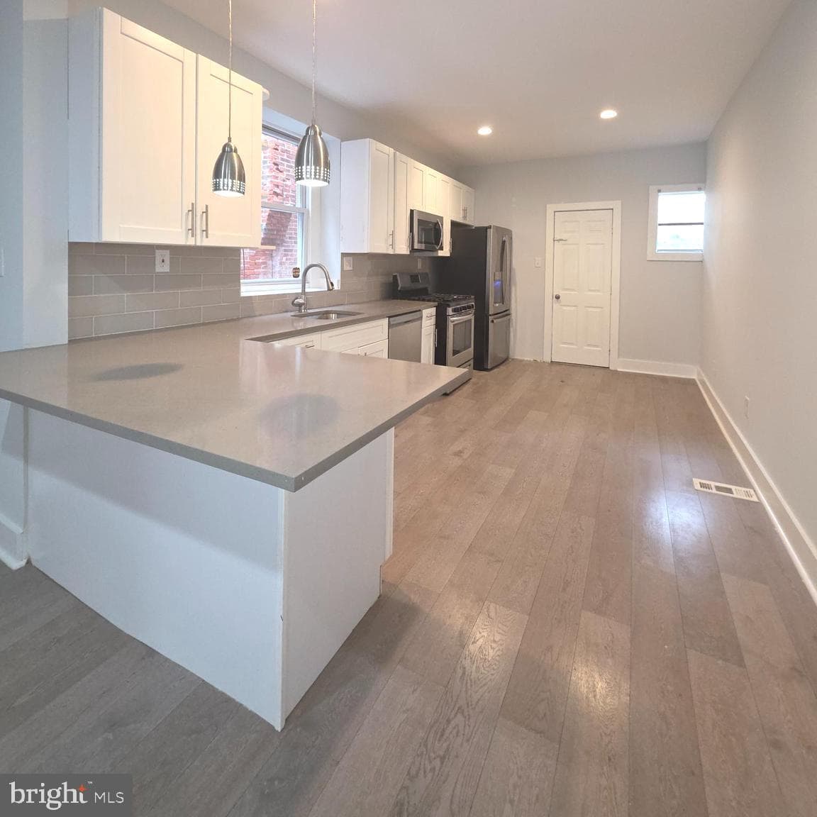 5515 Catharine Street photo 6