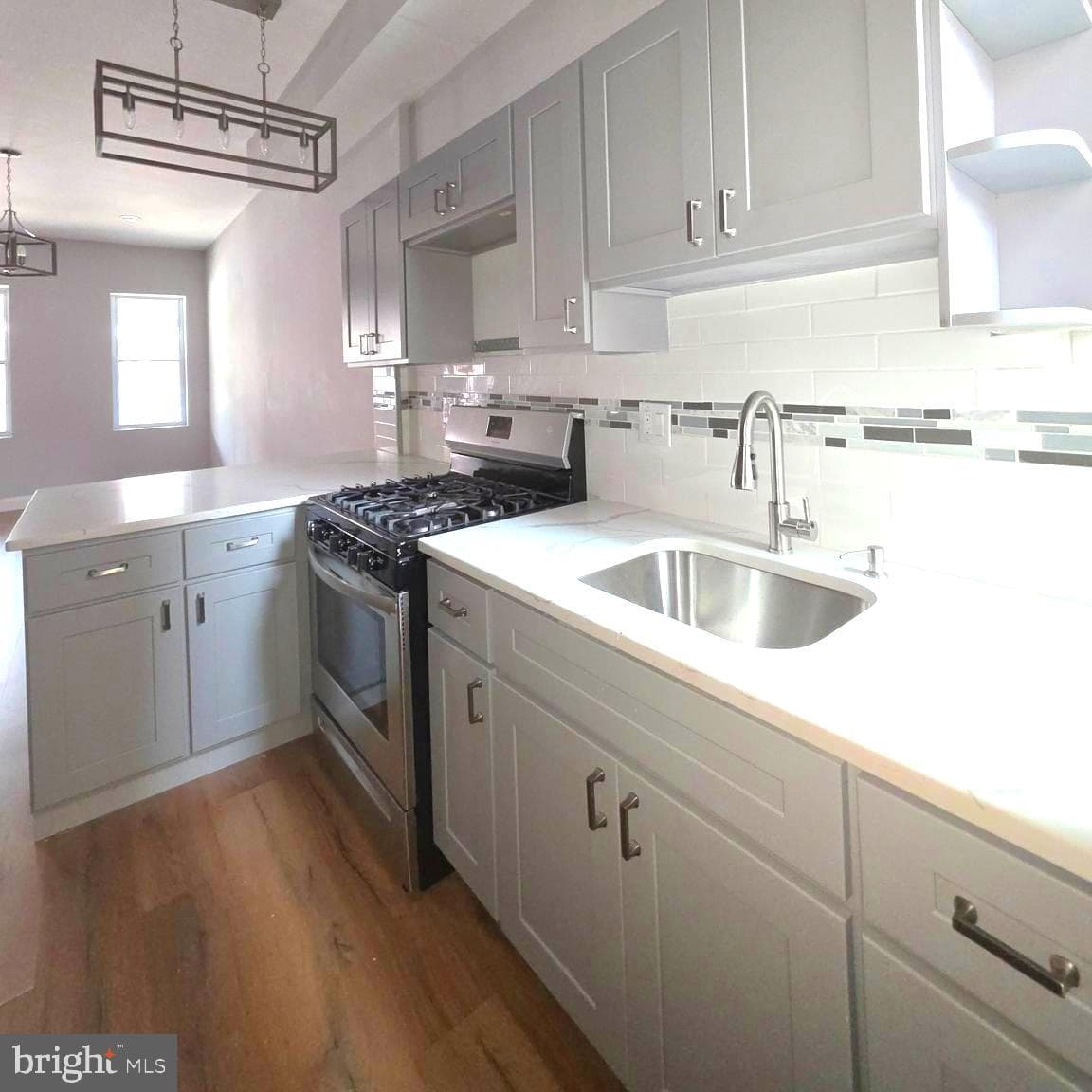 5520 Master Street photo 4