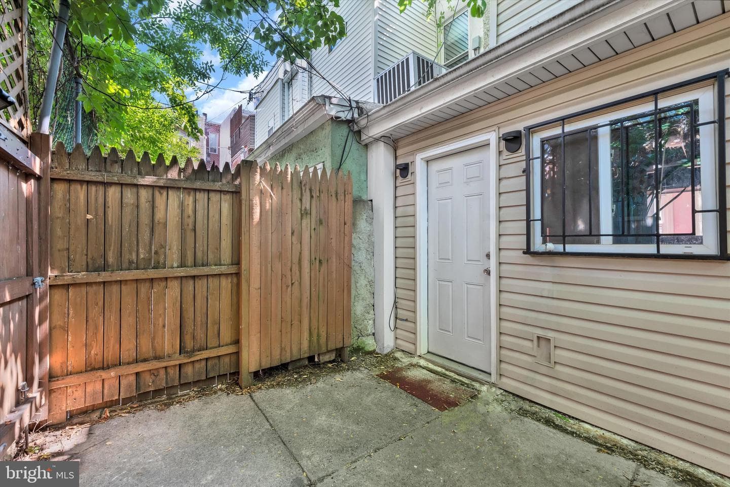 890 N Stillman Street photo 23