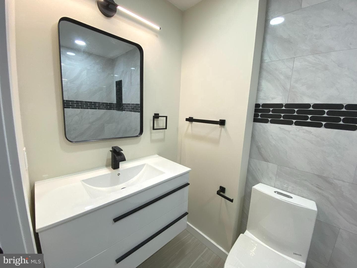 1030 E Sedgwick Street photo 30