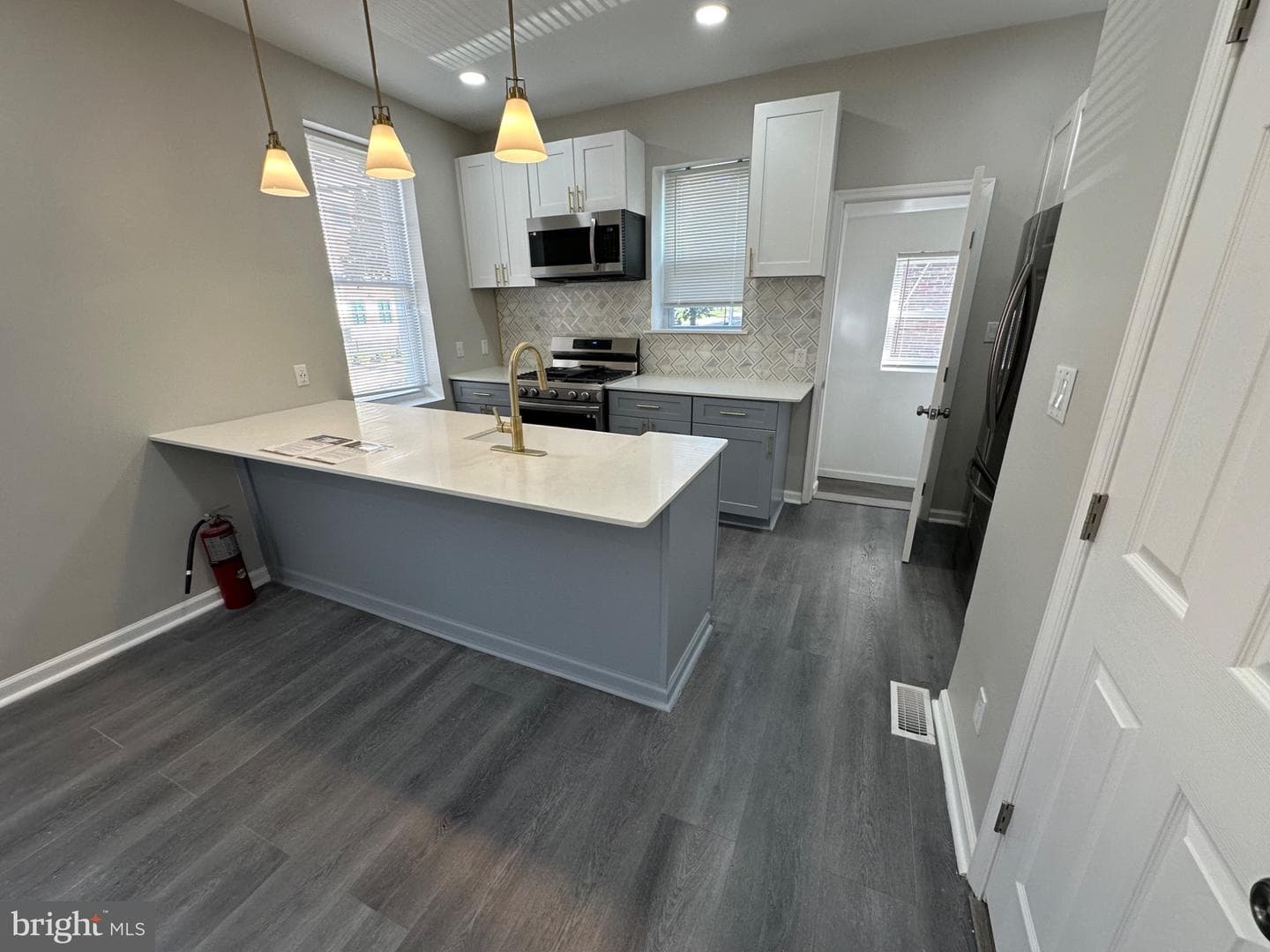 5400 Larchwood Avenue photo 13
