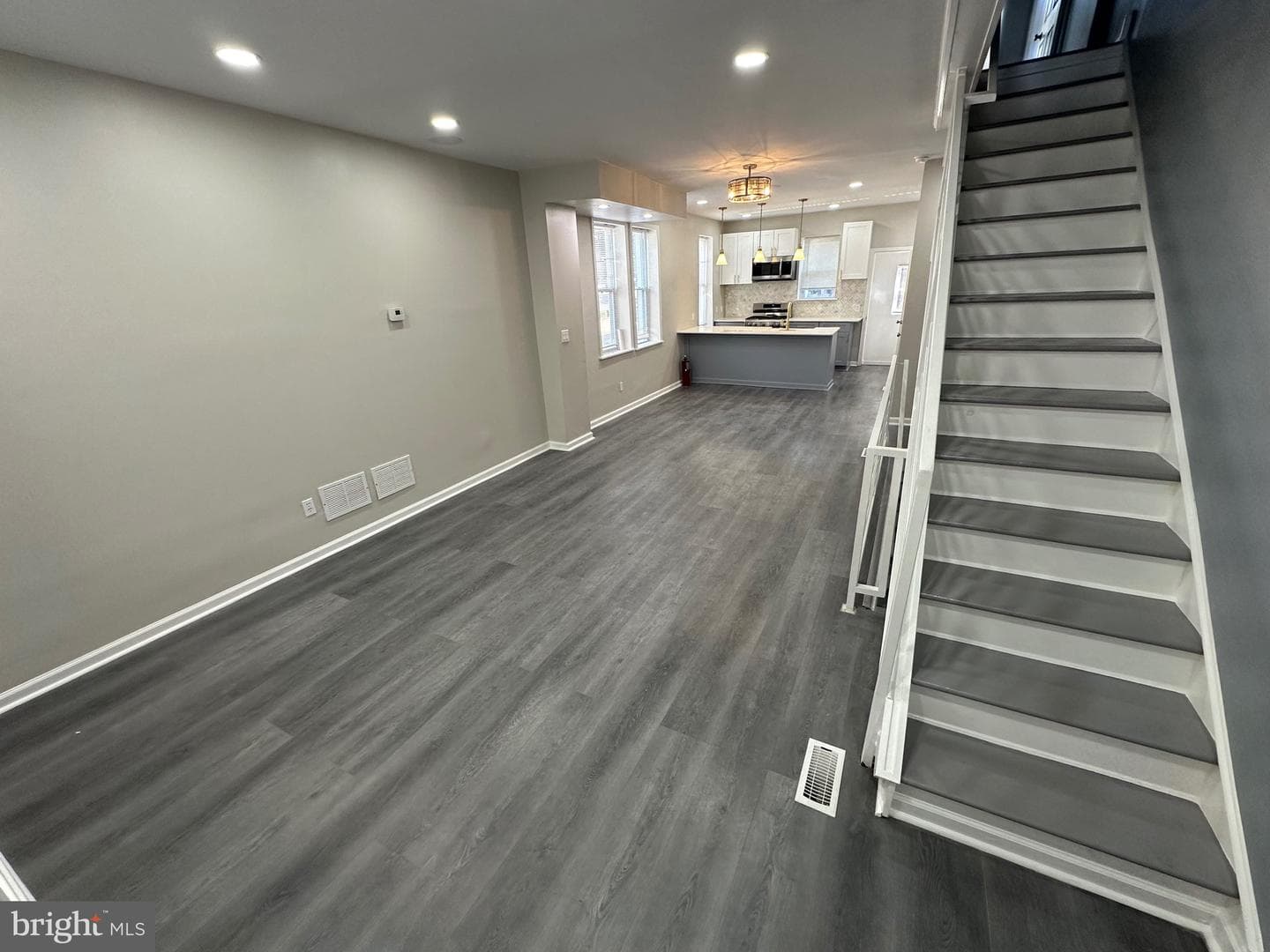 5400 Larchwood Avenue photo 36