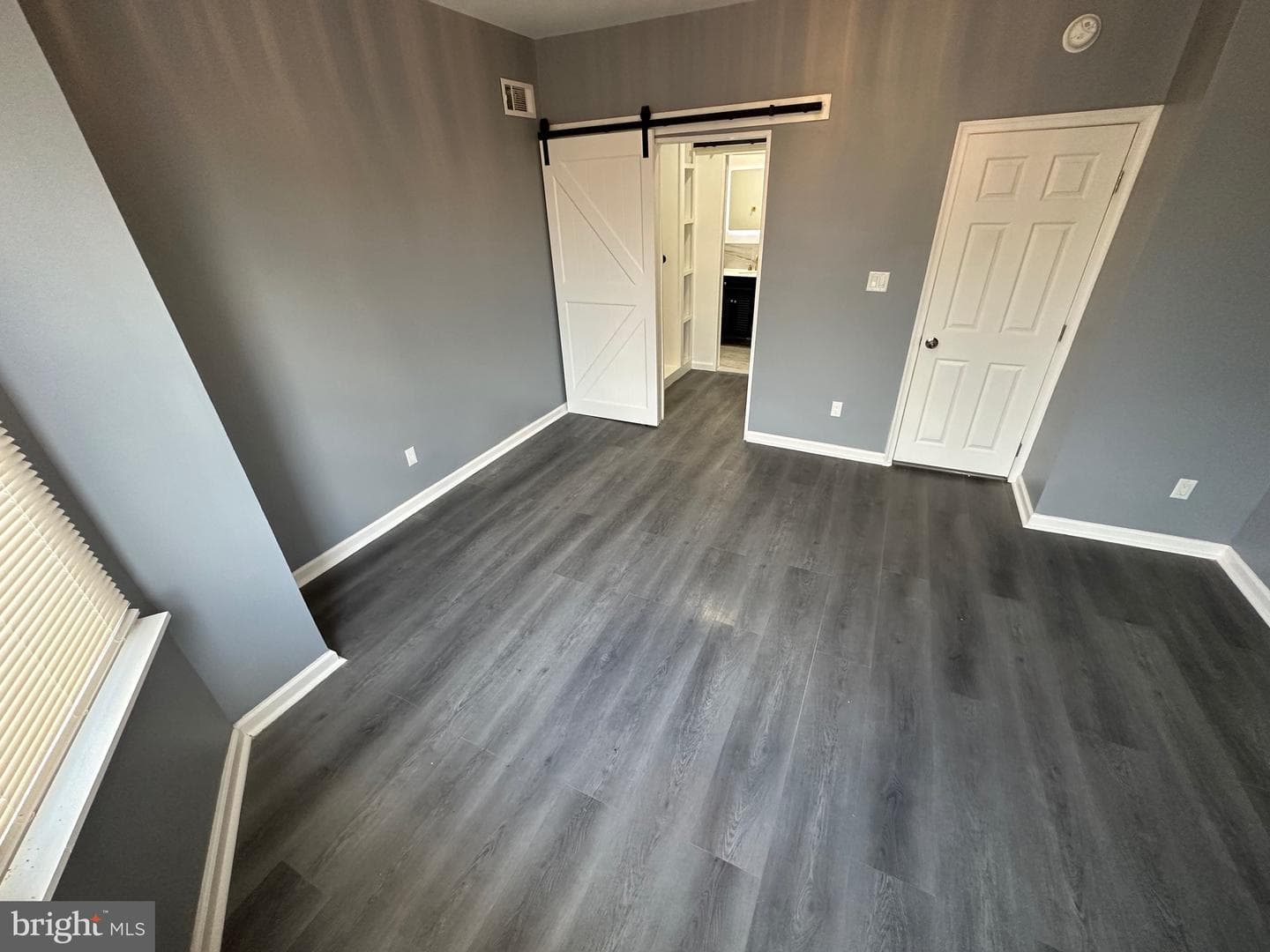 5400 Larchwood Avenue photo 40