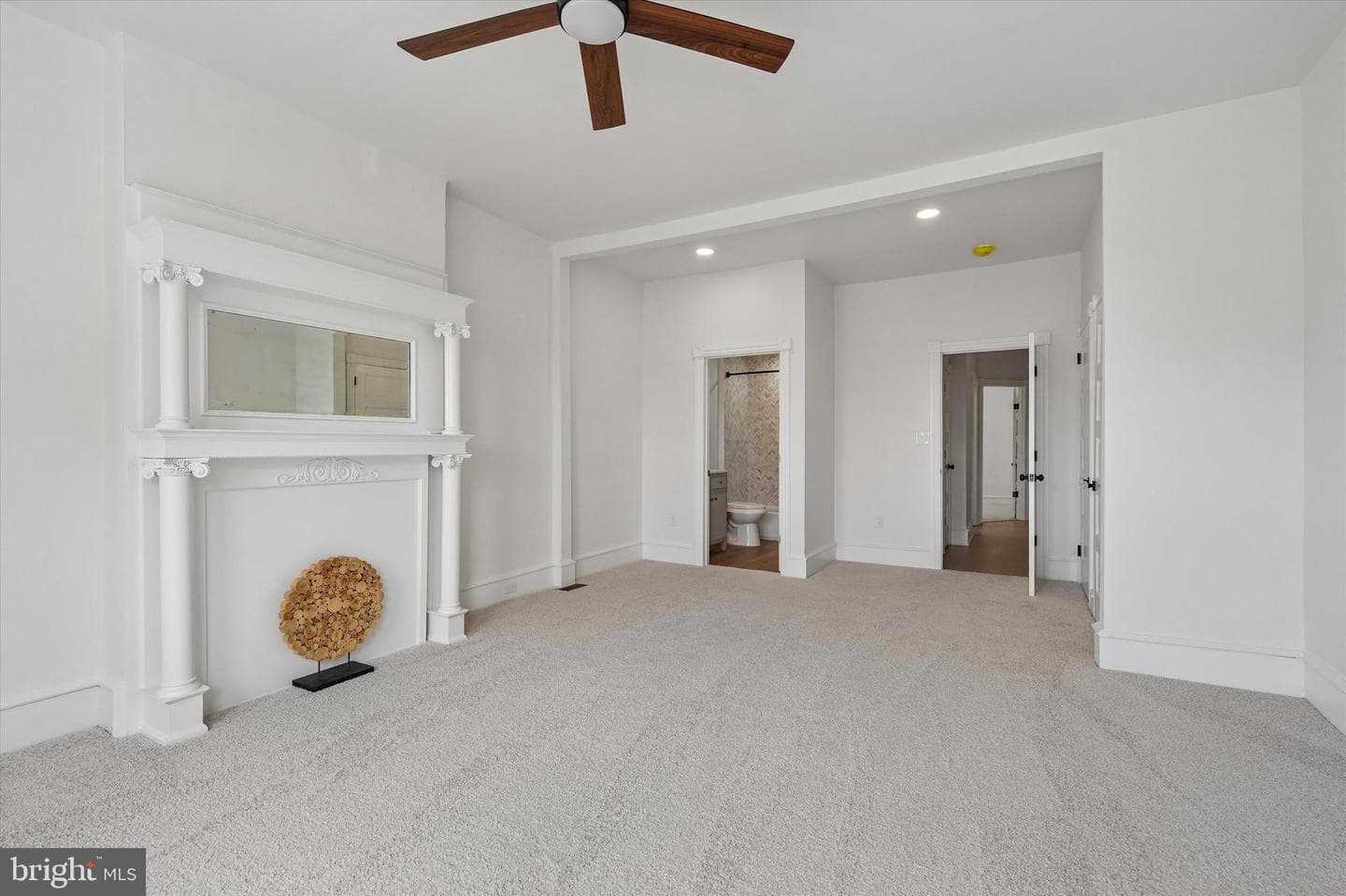 451 E Walnut Lane photo 32