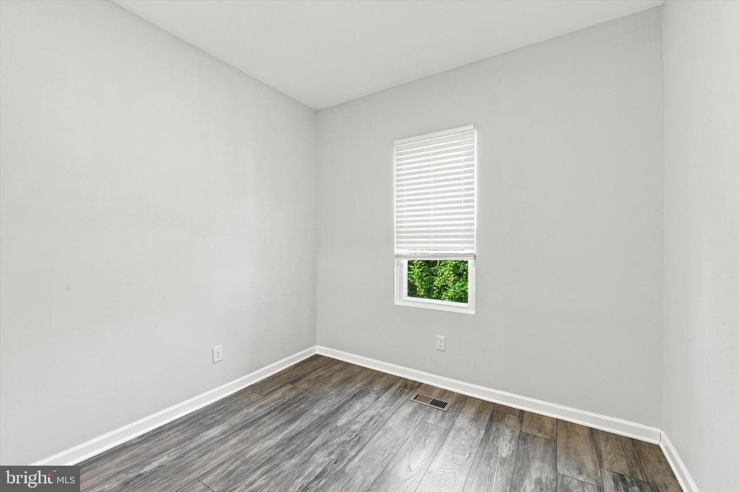 5360 Morris Street photo 18