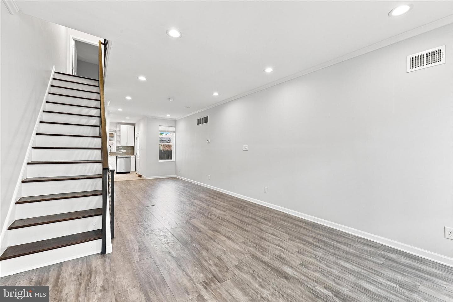 5360 Morris Street photo 2
