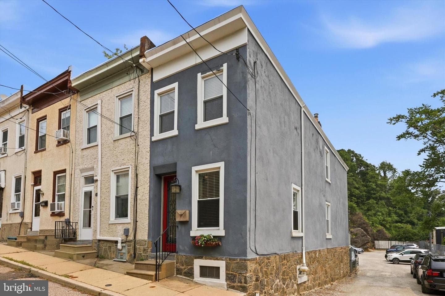 305 Carson Street photo 1