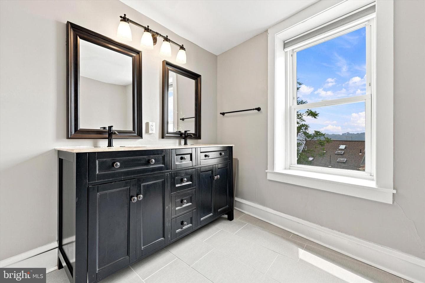 305 Carson Street photo 13