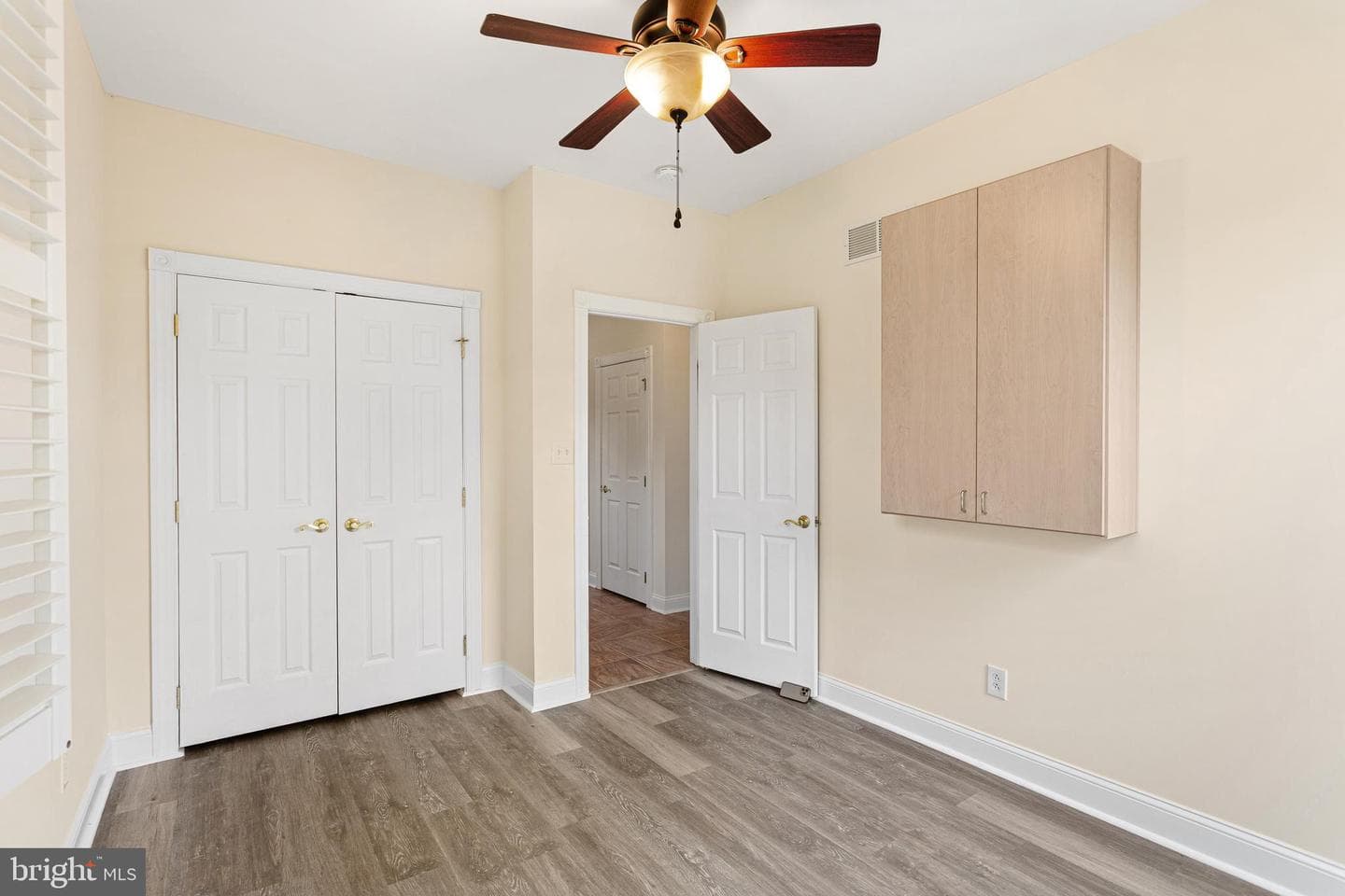 929 Alburger Avenue photo 33