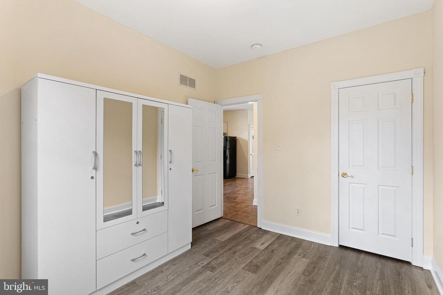 929 Alburger Avenue photo 35