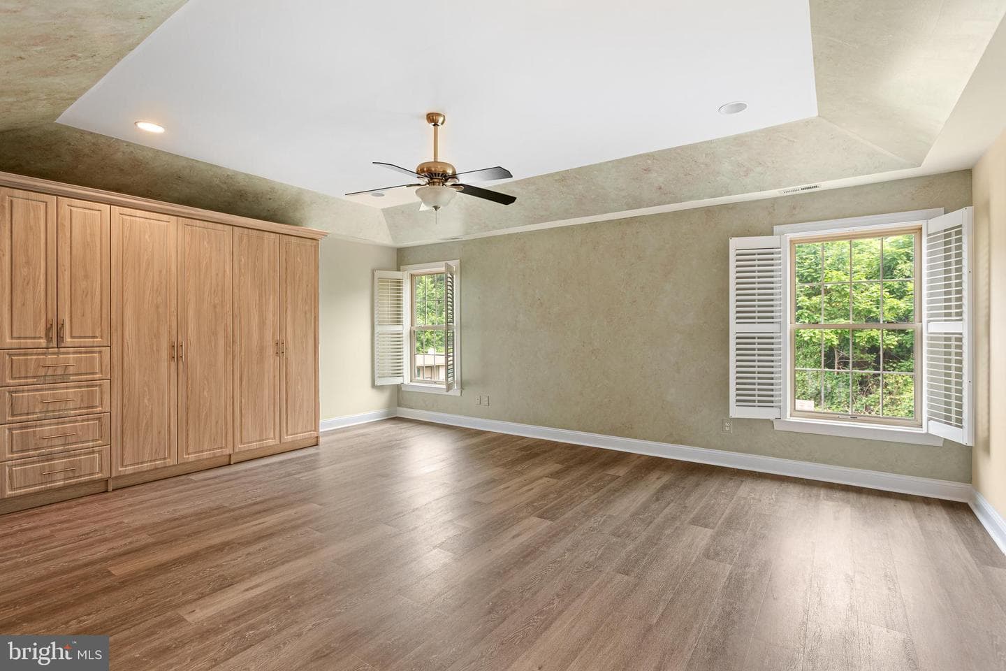 929 Alburger Avenue photo 40