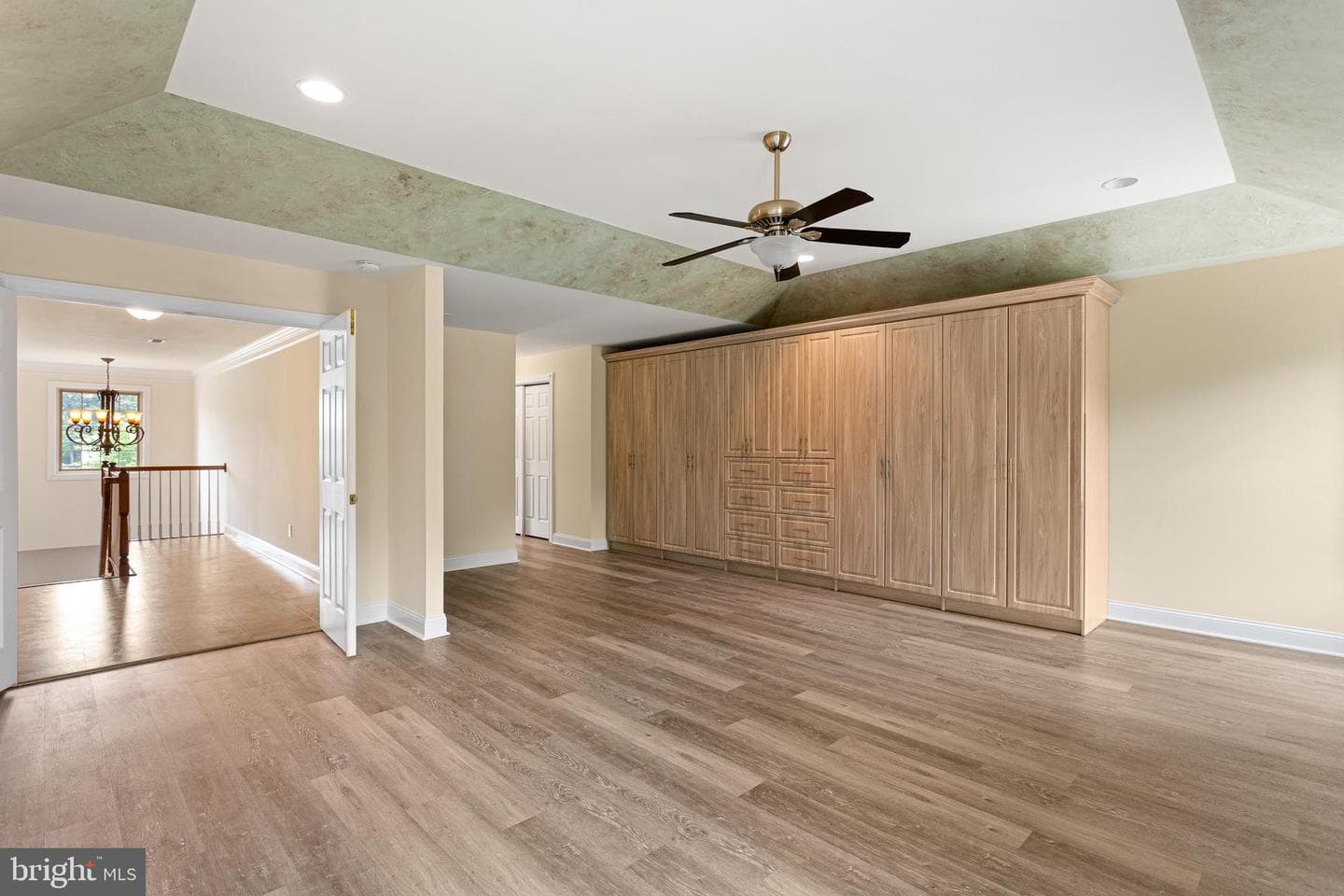 929 Alburger Avenue photo 41