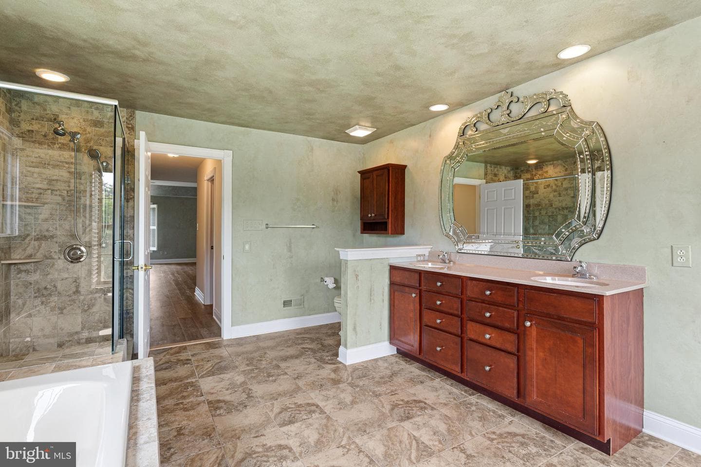 929 Alburger Avenue photo 46
