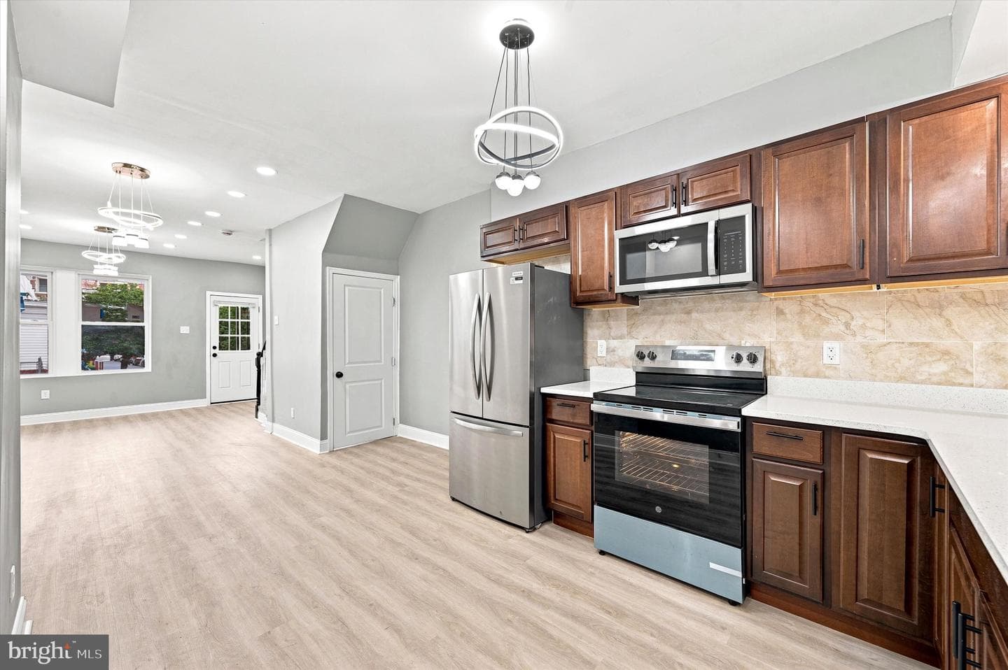 5539 Regent Street photo 11