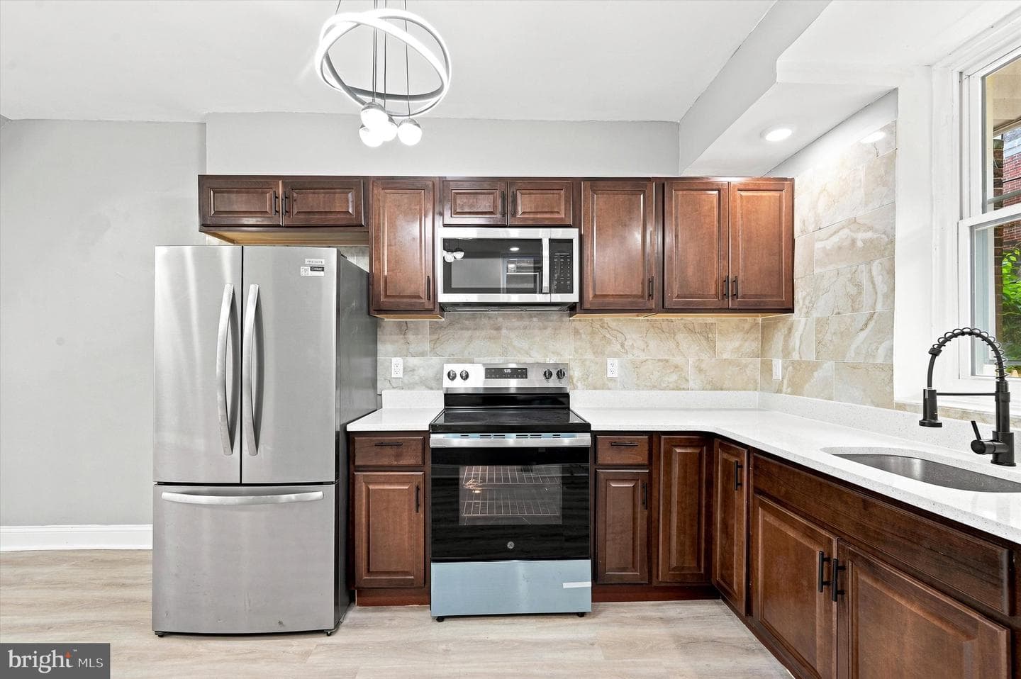 5539 Regent Street photo 12