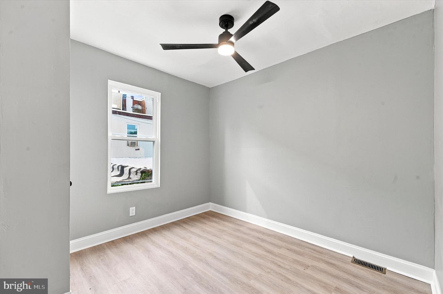 5539 Regent Street photo 19