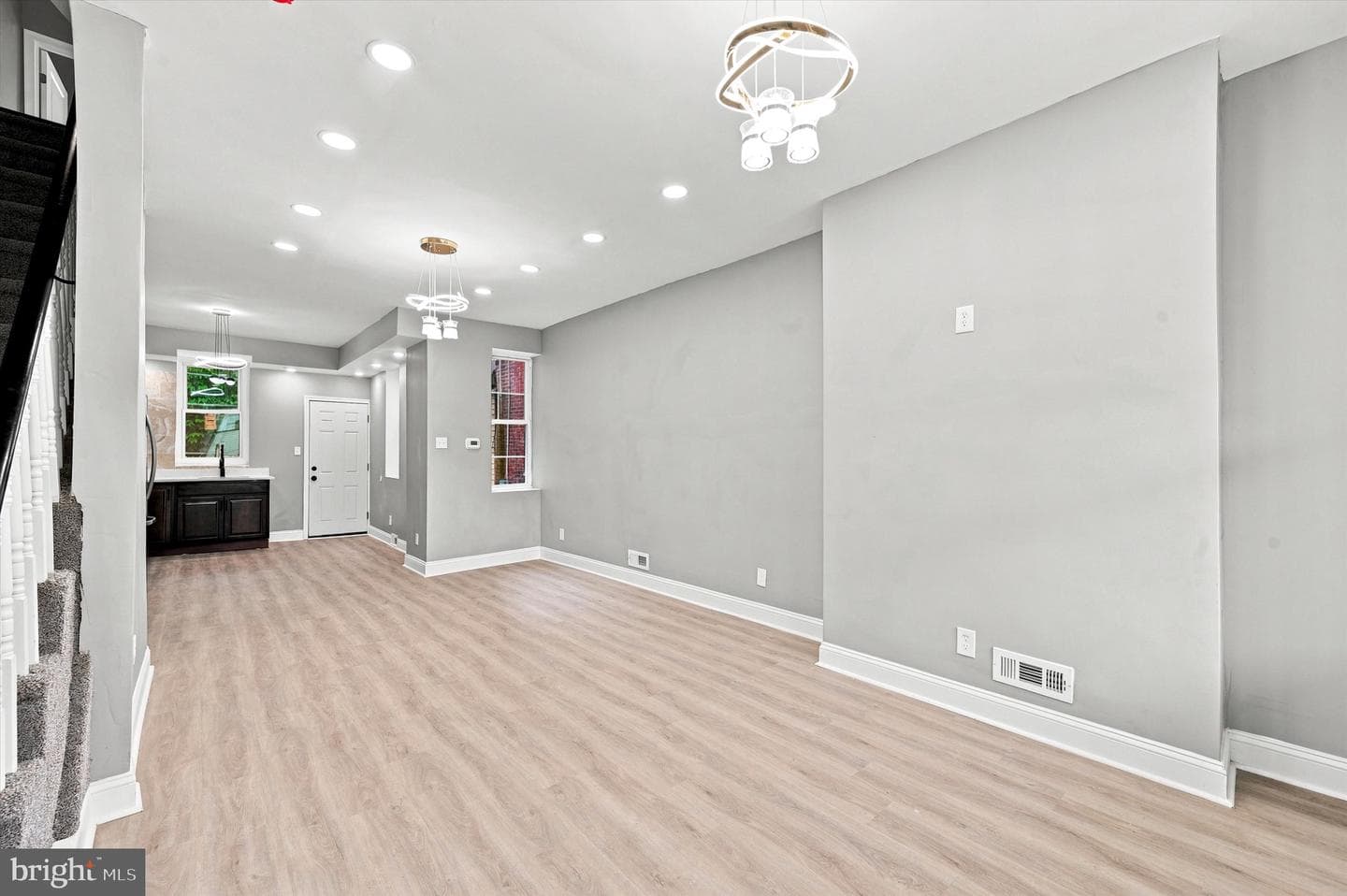 5539 Regent Street photo 4