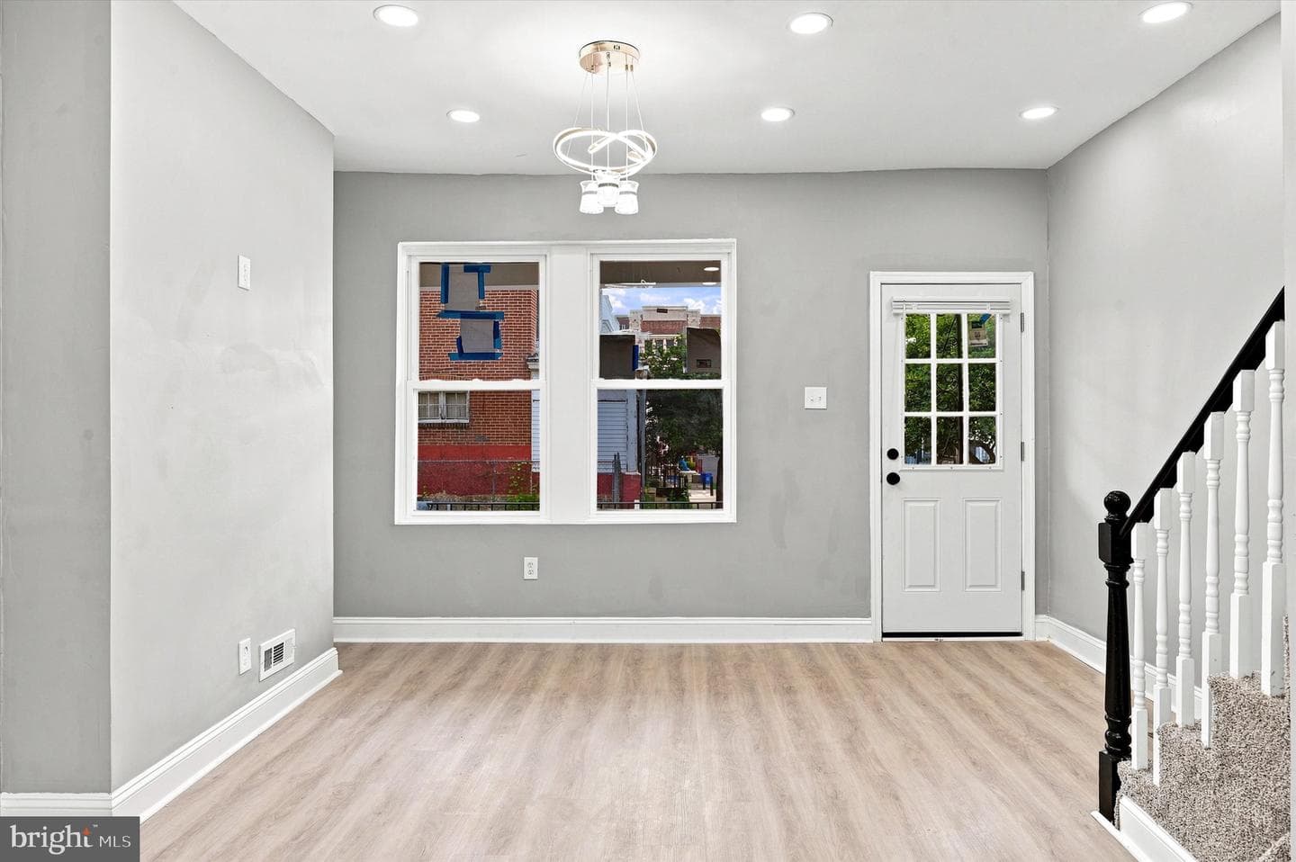 5539 Regent Street photo 8