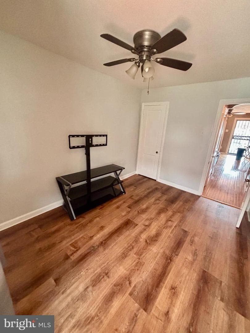 4141 Bennington Street photo 15