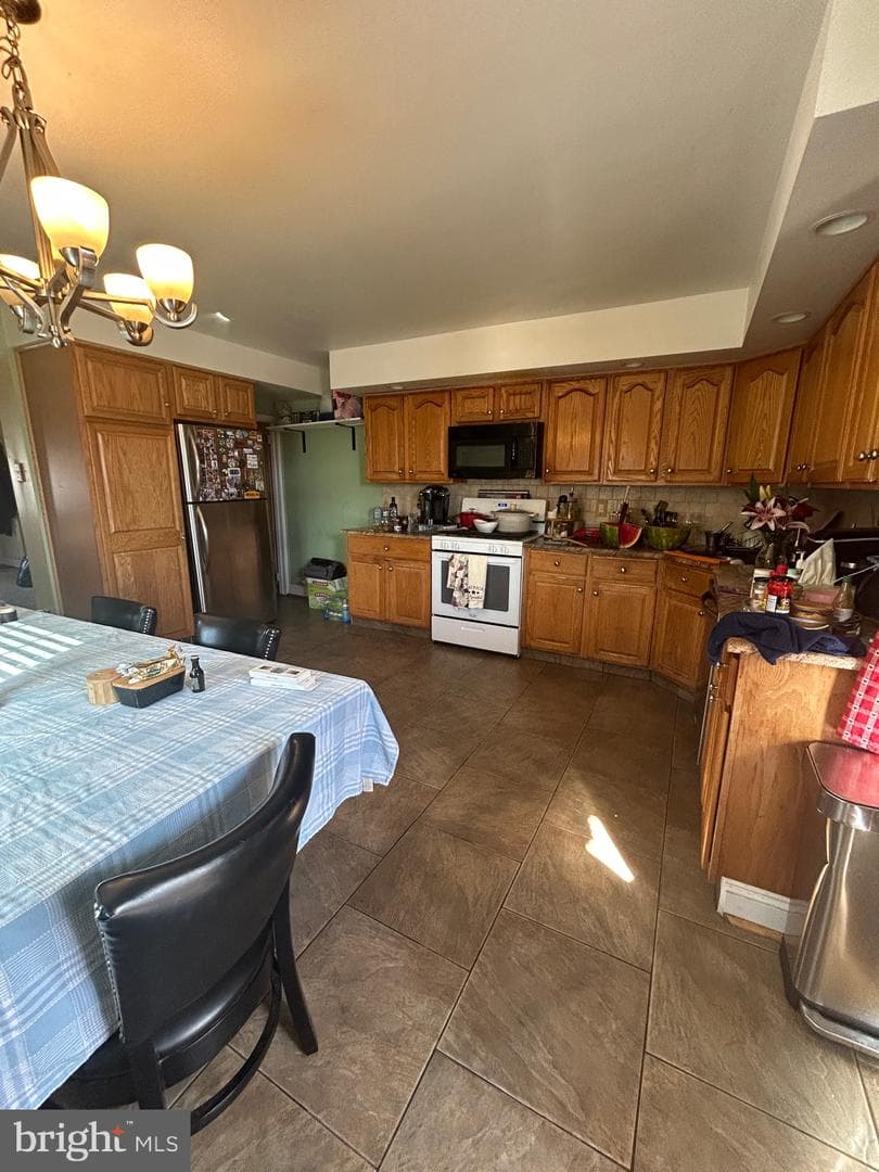 2800 Gilham Street photo 8