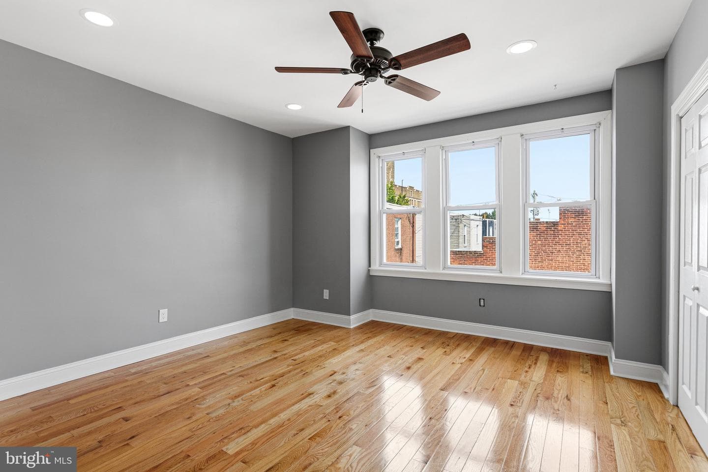 2965 Livingston Street photo 10