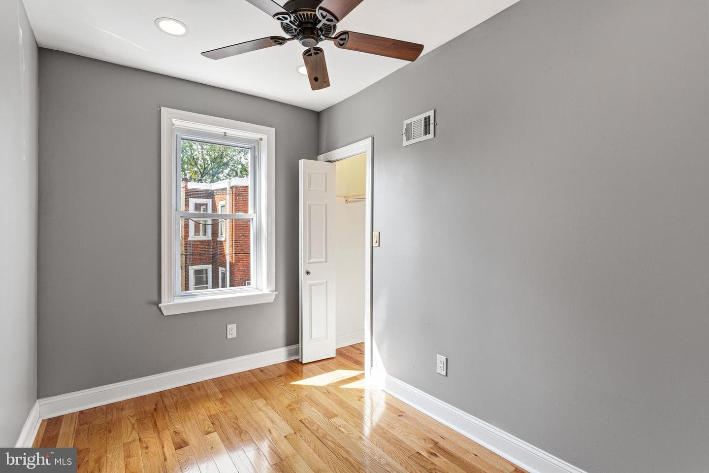2965 Livingston Street photo 6
