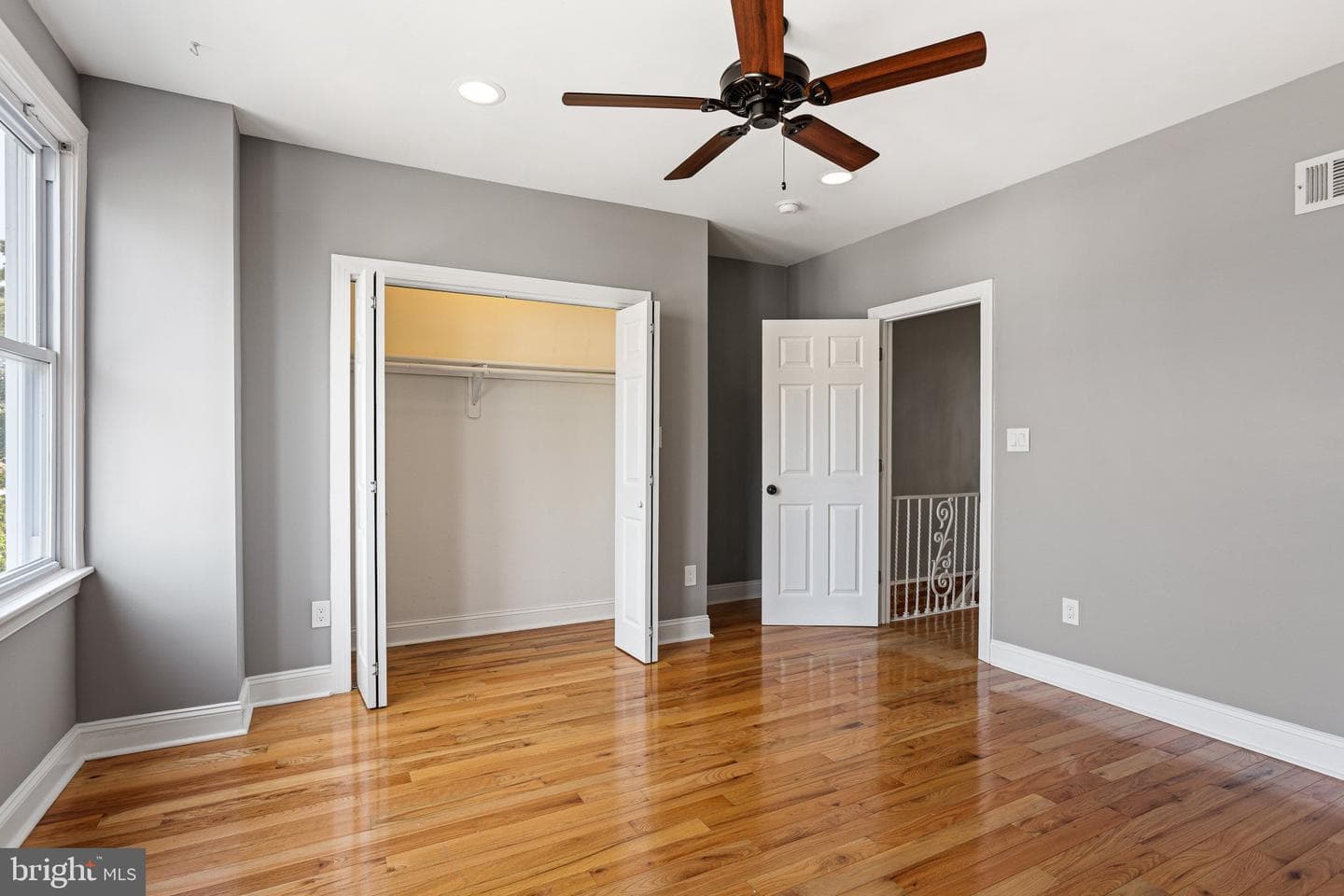 2965 Livingston Street photo 9