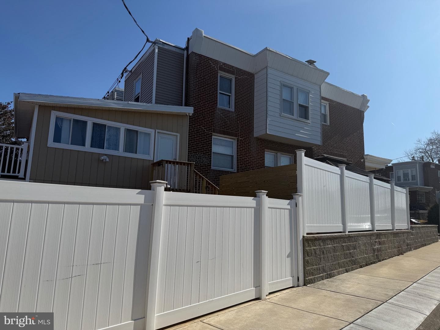 345 Stevens St photo 4