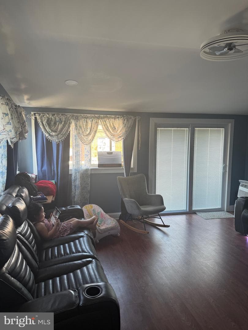345 Stevens St photo 6