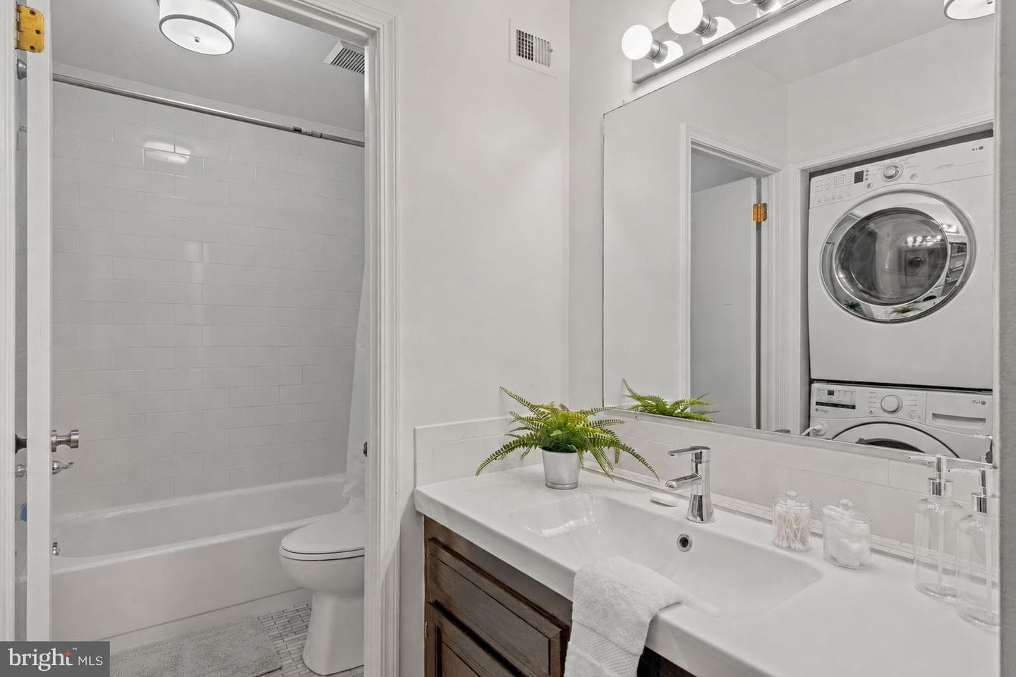 2046 South Street photo 28