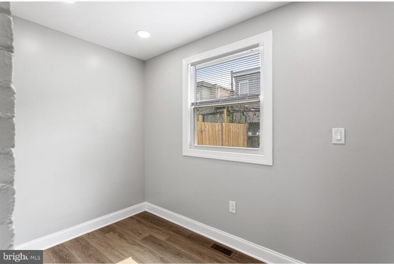 2851 N Franklin Street photo 6