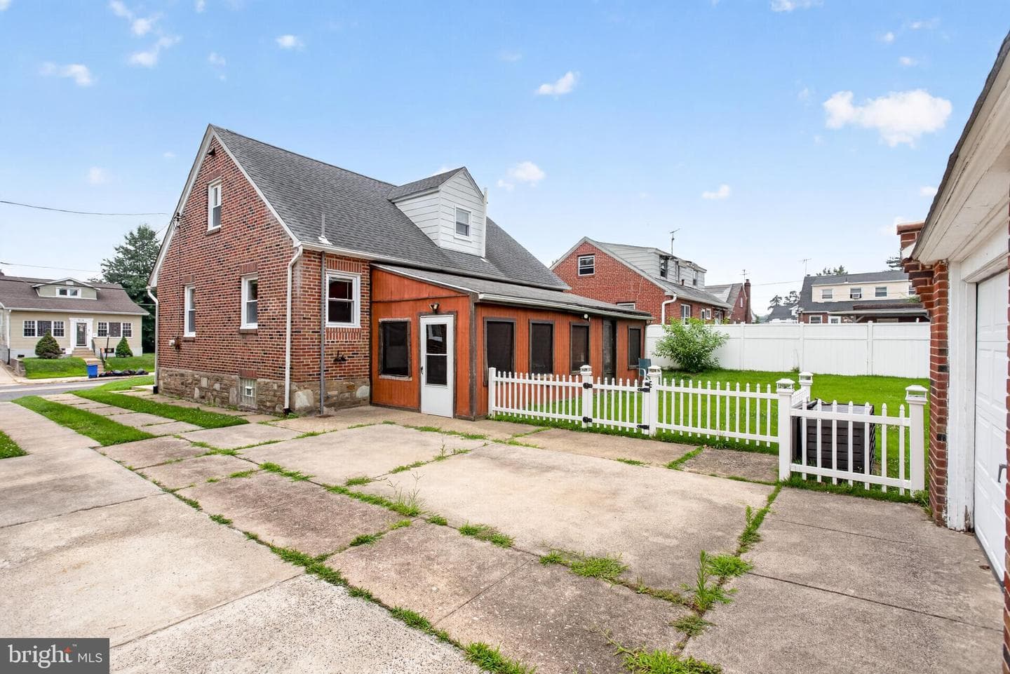919 Hartel Avenue photo 43