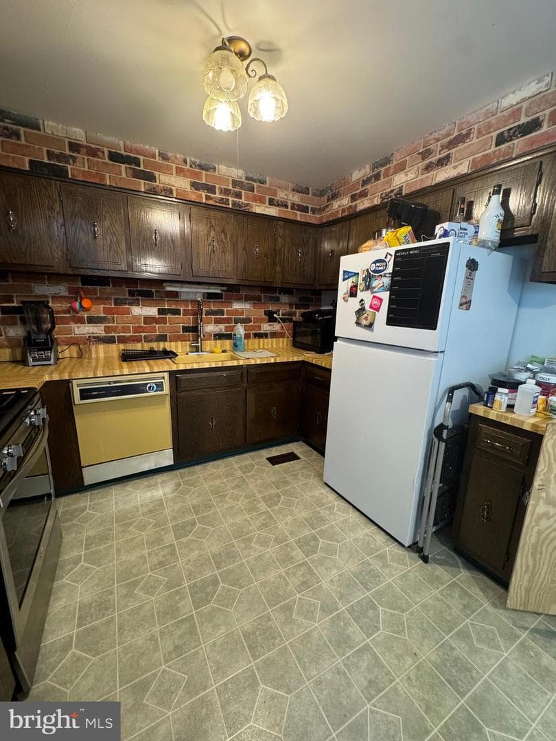 7904 Mars Place photo 8