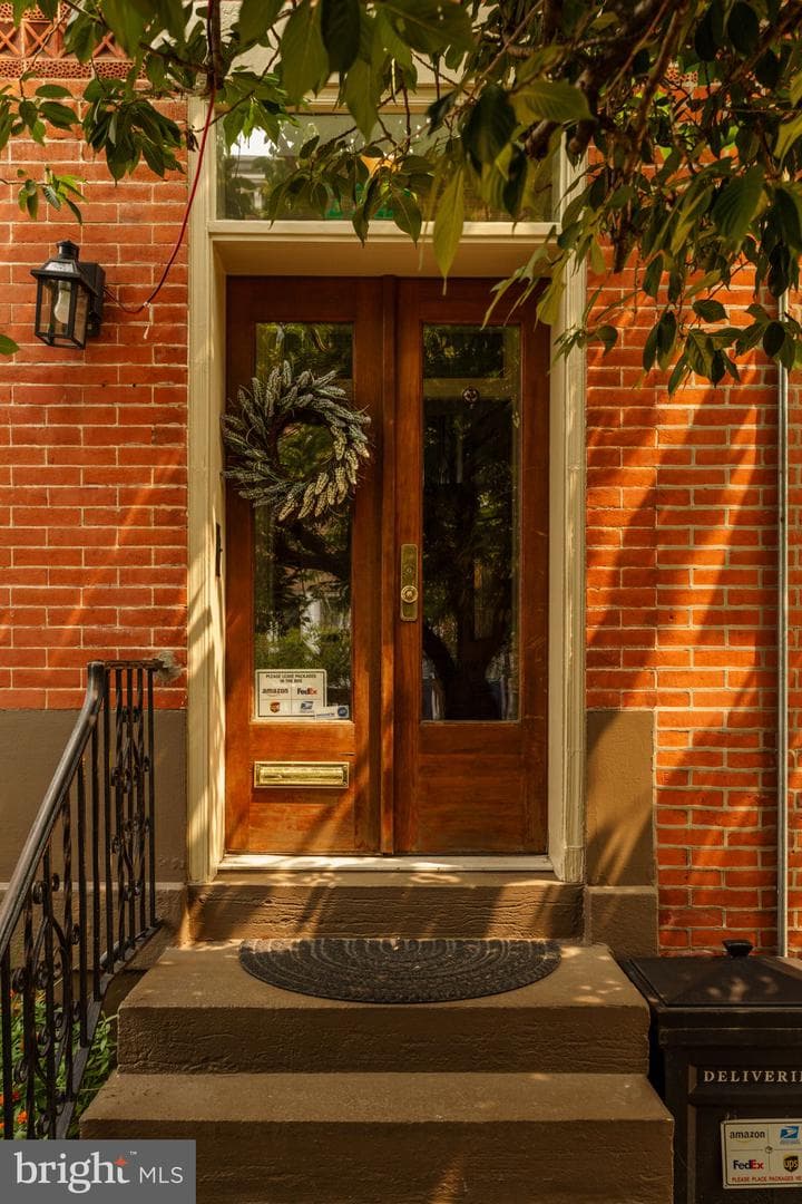 2521 Brown Street photo 2