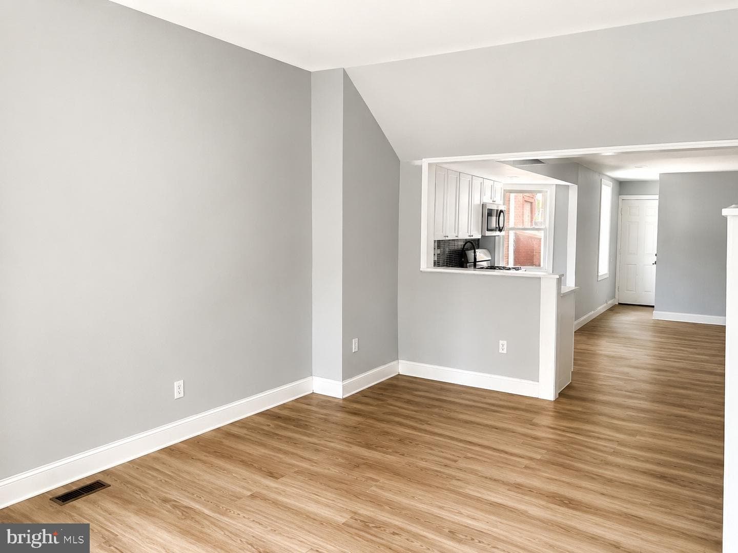 847 E Westmoreland Street photo 3
