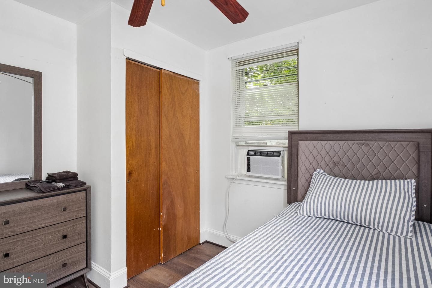 1337 S May Street photo 11