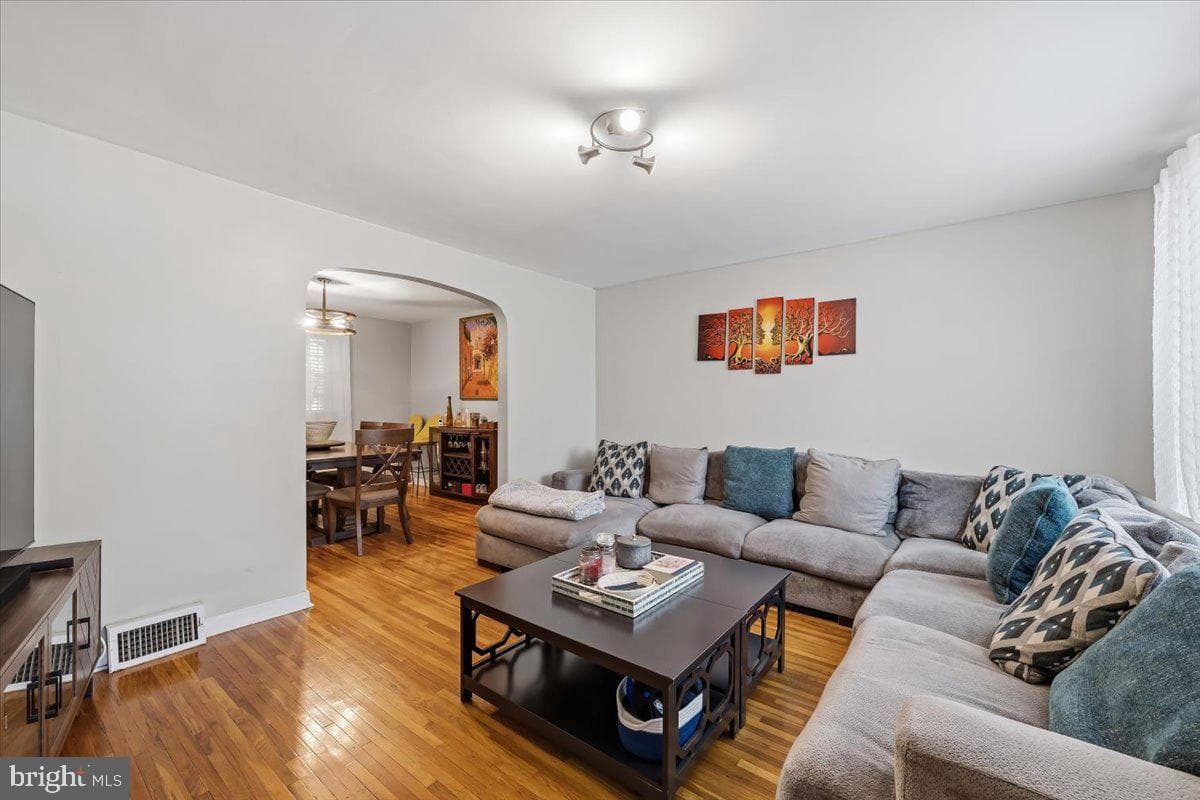 914 Longshore Avenue photo 12