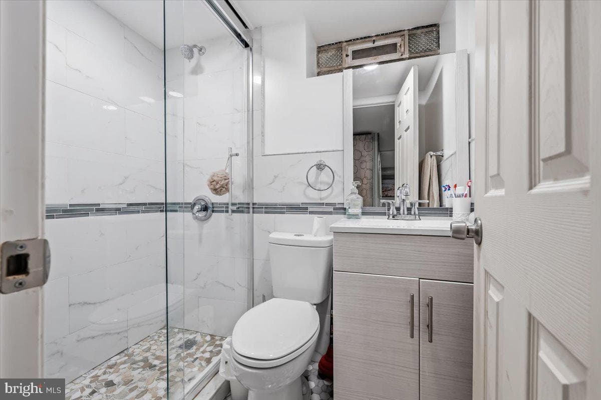 914 Longshore Avenue photo 31