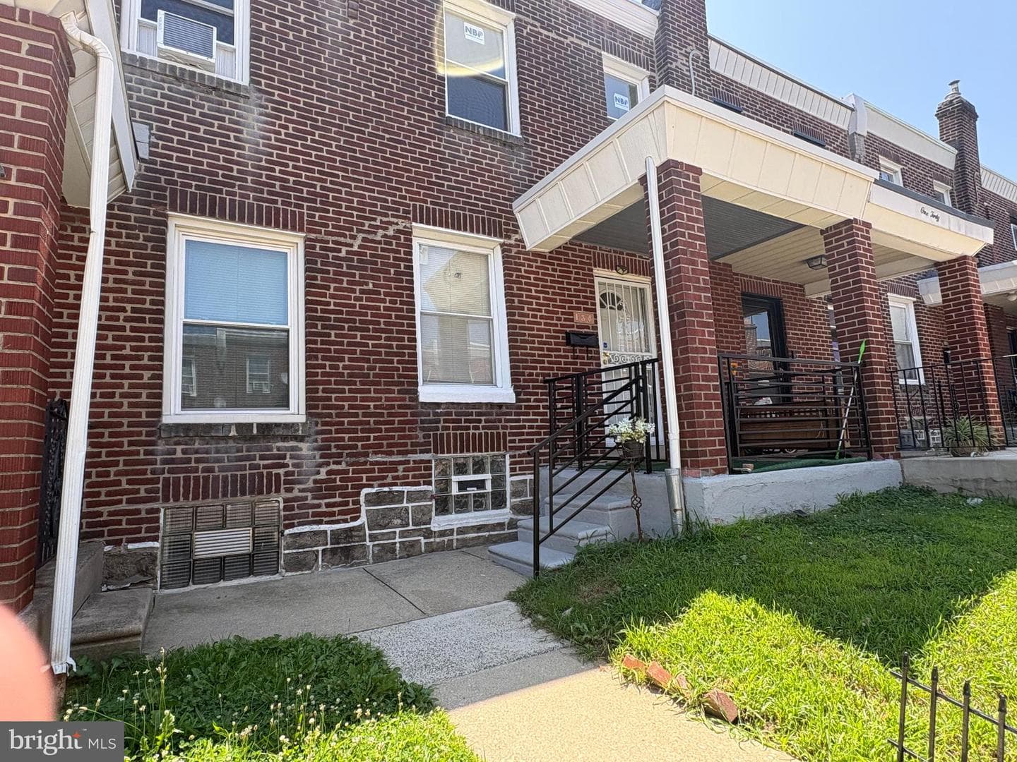 138 Rosemar Street photo 2