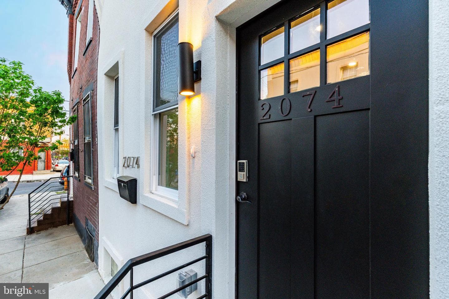 2074 Birch Street photo 4