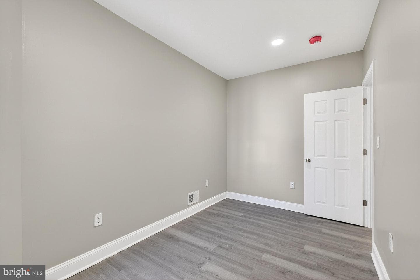 5443 Irving Street photo 32