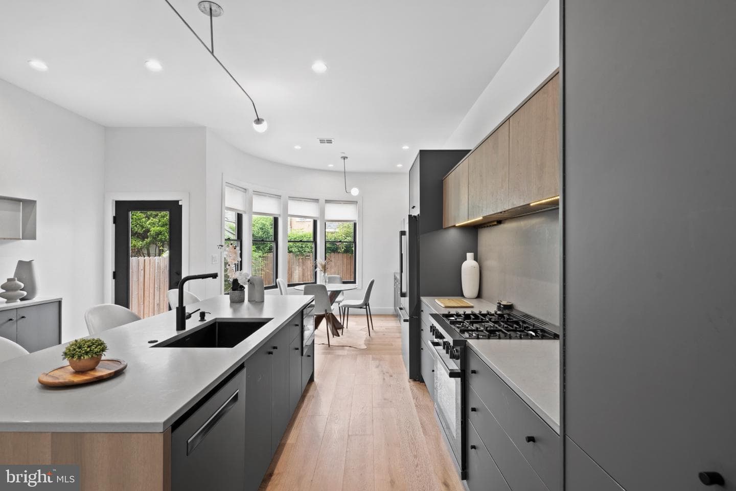 1115 E Palmer Street photo 17