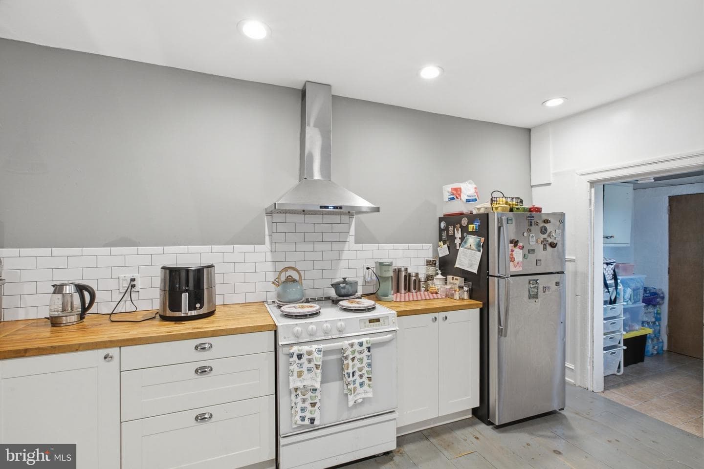 6023 Webster photo 11