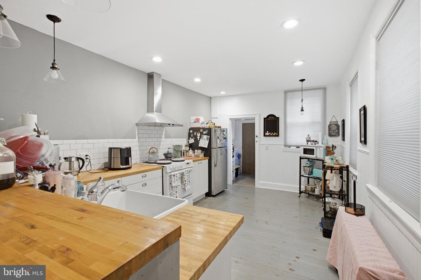 6023 Webster photo 13