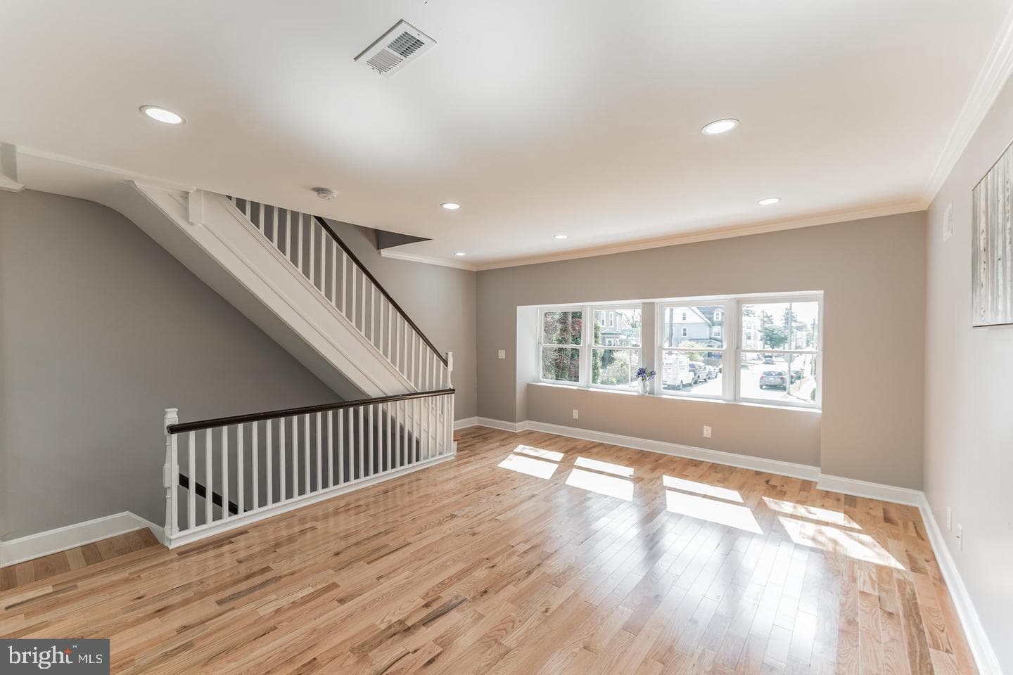 33 E Gorgas Lane photo 2