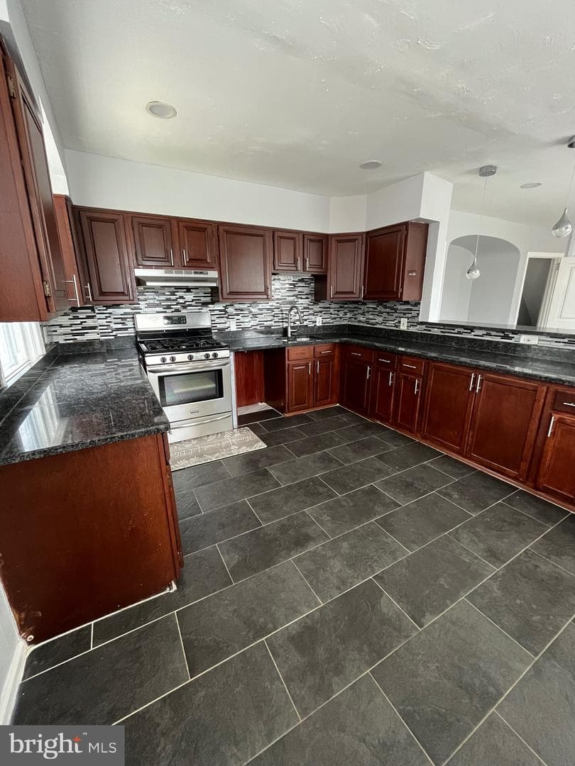 850 Longshore Avenue photo 6